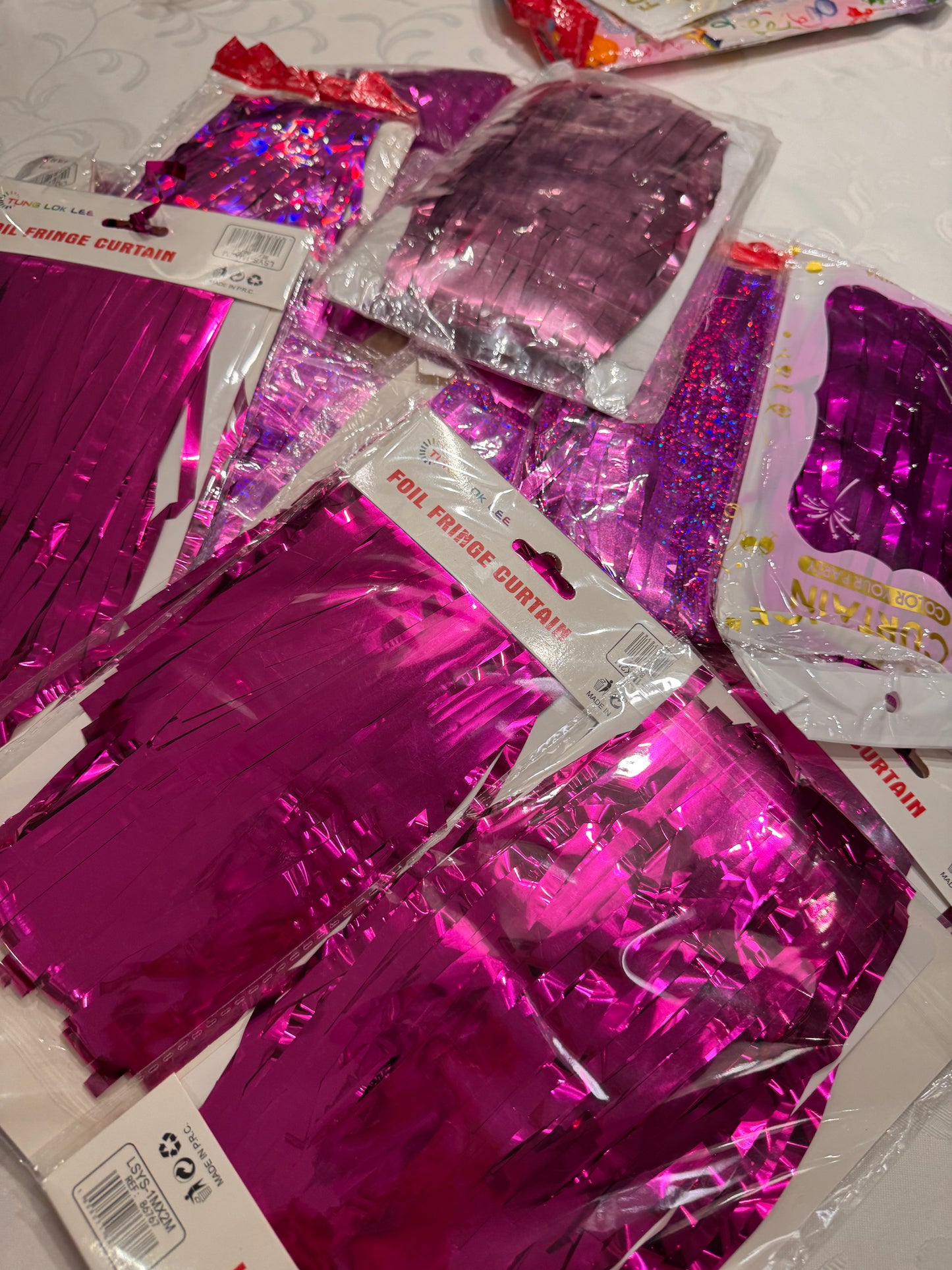 Pinks Tassel Fringe Foil Curtains Assorted 1,35kg